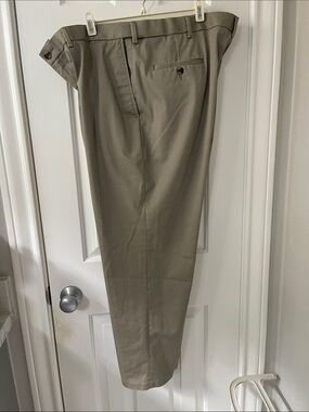 Haggar Men's Khaki Chinos in Light Tan